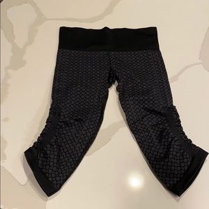 Lululemon Ebb to street crop first edition!